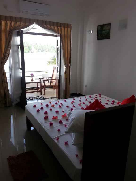 Villa River View Aluthgama Esterno foto