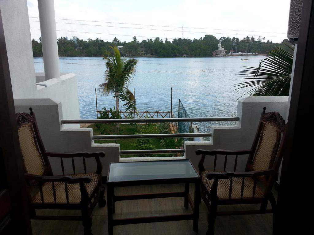Villa River View Aluthgama Esterno foto