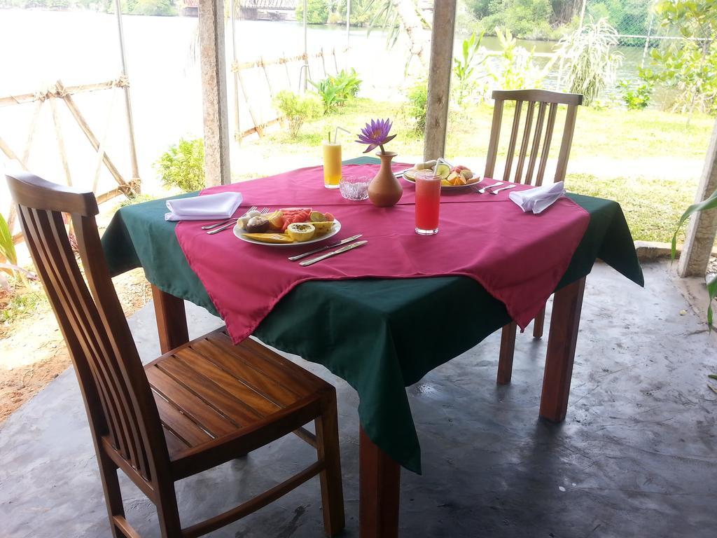 Villa River View Aluthgama Esterno foto